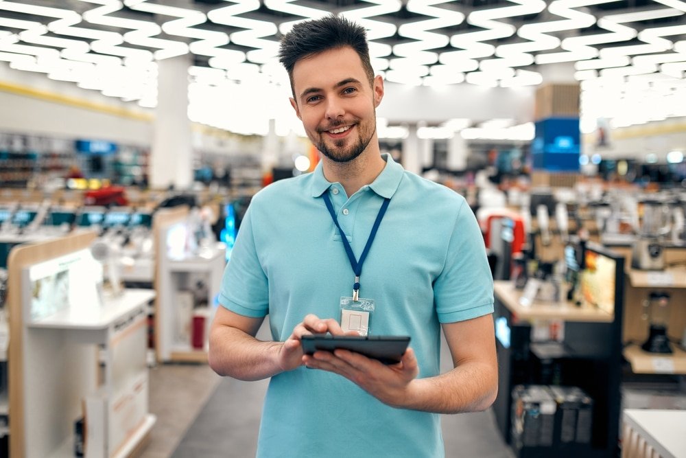 A,Young,Successful,Sales,Assistant,In,Uniform,With,A,Tablet