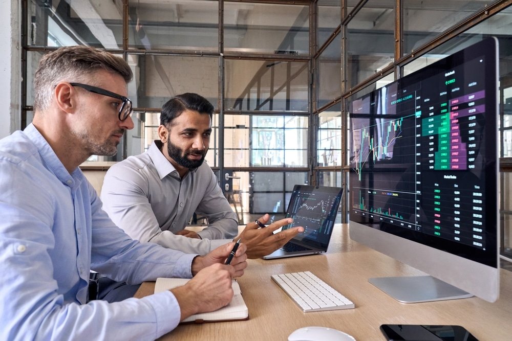 Two,Diverse,Crypto,Traders,Brokers,Stock,Exchange,Market,Investors,Discussing