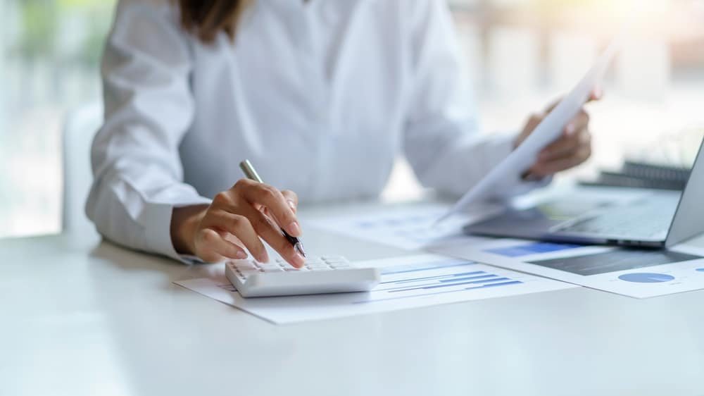 Close up,Of,Businesswoman,Hands,Using,A,Calculator,To,Check,Company