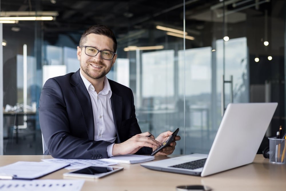 Portrait,Of,A,Young,Businessman,,Accountant,,Financial,Analyst,Working,In